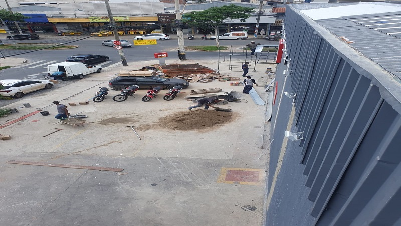 Pintura de fachada nas Lojas Rede 2